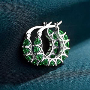 Pendientes de Aro de Oro Lujosos con Cristales de Estrás, Diseño Geométrico para Mujer, Uso Diario, Estilo Lujoso con Baño de Oro de 18K - Product Image 4