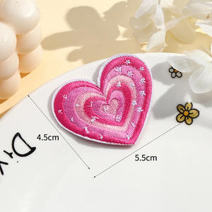 Venda quente Novo Estilo Coração Bordado <span class=keywords><strong>Patches</strong></span> Atacado Colorido LGBT Heat Press Applique Personalizado arco-íris Orgulho Bordado Patch - Product Image 3