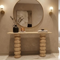 Table console moderne en travertin avec plateau rectangulaire minimaliste et base robuste pour la décoration du couloir et du salon