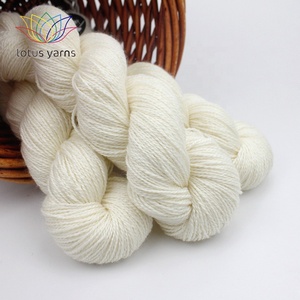 Lotus Yarns 100% Superwash <span class=keywords><strong>Merino</strong></span> Wool DK 275M/100Gram <span class=keywords><strong>Aran</strong></span> Weight Fibra natural Hilo de tejer a mano sin teñir - Product Image 4