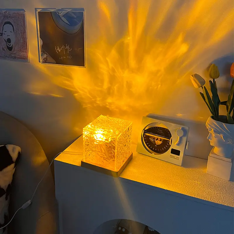 Bella lampada da tavolo a luce notturna con proiettore a onde d'acqua a LED con luce notturna a atmosfera di fiamma dinamica per il regalo della decorazione del soggiorno di casa