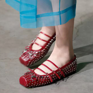 Sandalias de mujer con punta cuadrada y tiras, zapatos casuales con lazo frontal para oficina, zapatos planos con adornos metálicos y tachuelas para mujer - Product Image 5