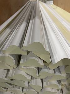 Plinthe en polyuréthane au design moderne pour usage intérieur Moulure de couronne légère pour décor d'angle pour décoration intérieure - Product Image 3