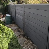 Onderhoudsarm roestvrij WPC composiet railing modern buiten privacyhek met 3D modelleringsservice voor achtertuin en tuin