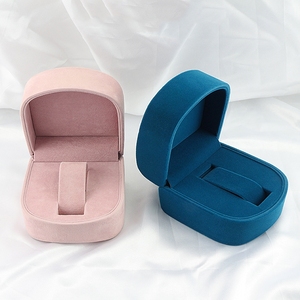 Nuevos Modelos Lanzados: Caja de Reloj de Terciopelo Tipo Concha para un Solo Reloj, Cajas de Reloj de Alta Calidad, Venta al Por Mayor Disponible - Product Image 1