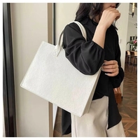 Logo personnalisé robuste écologique décontracté grande capacité sac en feutre femmes sac fourre-tout en feutre sacs à main laine feutre sac à provisions