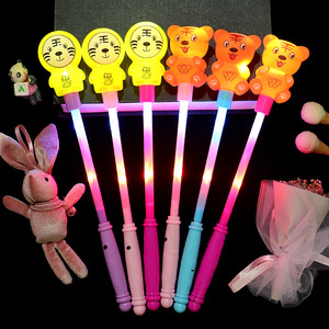 Bâton lumineux clignotant en forme de tigre, jouet en plastique pour enfants, cadeau de fête du nouvel an, trois modes de clignotement - Product Image 2