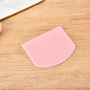 ที่ขูดแป้งพลาสติกสีชมพู 11.8 ซม. x 9.3 ซม. อุปกรณ์ทำขนมสำหรับนวดและตัดแป้ง พร้อมดีไซน์ที่ใช้กับเครื่องล้างจานได้ - Product Image 5