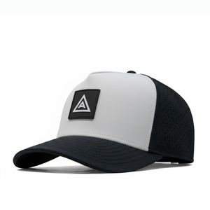 หมวกแก๊ปเบสบอลกันน้ำแบบ 5 แผง สองสี ผลิตตามสั่ง (OEM) พร้อมโลโก้  สำหรับกีฬากลางแจ้ง  แบบมีโครง  พร้อมรูระบายอากาศด้วยเลเซอร์  และแผ่นยาง - Product Image 1