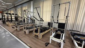 Reformer de Pilates de Madera de Haya Ajustable y Personalizable Velos con Torre y Media Trapecio, Máquina Profesional para Estudio y Gimnasio, Duradera, CE - Product Image 5