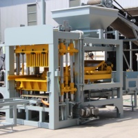 Machine automatique de fabrication de pavés en béton QT4-15 pour projets résidentiels et commerciaux