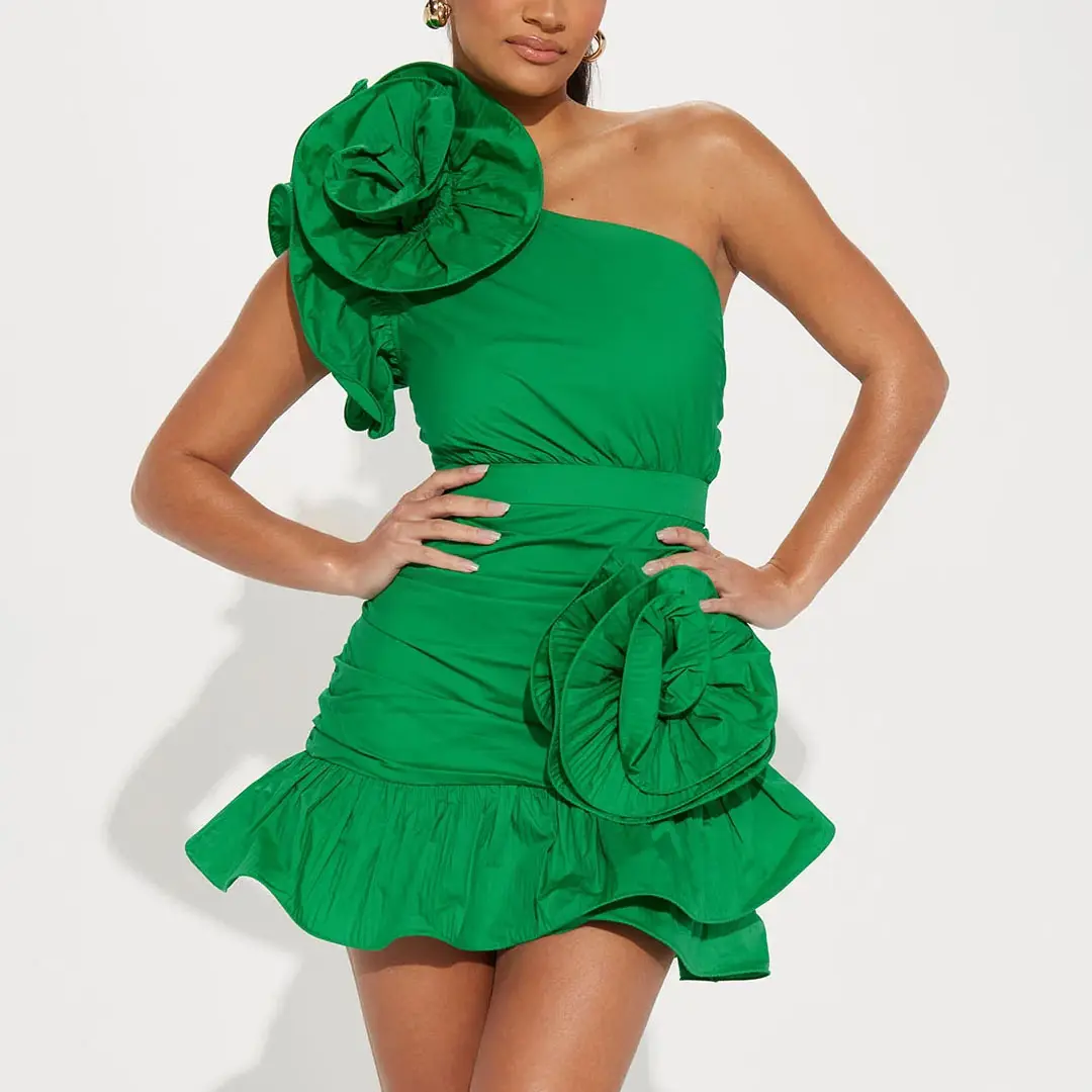 Hot Sale Low MOQ Benutzer definierte Hochwertige Sommerkleid ung Rushed Mini kleider One Shoulder Fashion Blumen kleid Frauen