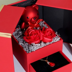 Caja de Regalo para Anillo o Collar con Diseño de Oso y Rosa, con Borde Dorado de Plástico y Doble Puerta, Personalizable con Logotipo, para el Día de San Valentín, Venta al Por Mayor - Product Image 3