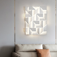 Applique murale LED moderne en fer forgé avec télécommande, intensité variable, blanc chaud, pour hôtel et décoration intérieure (salon, couloir, chambre)
