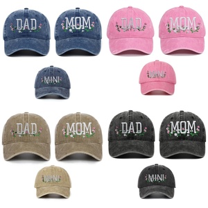 ชุดหมวกแก๊ปปักลายดอกไม้ตลกๆ สำหรับครอบครัว 3 ชิ้น ลาย DAD MOM MINI เหมาะสำหรับเป็นของขวัญสำหรับครอบครัว - Product Image 2