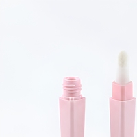 Tube de gloss à lèvres carré personnalisé, flacon cosmétique vide, applicateur souple, emballage hermétique