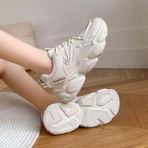 Zapatillas de Plataforma de Malla Transpirable a la Moda para Mujer en Blanco para Correr y Caminar - Product Image 1