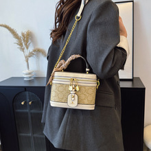 Bolso de Mano Cuadrado <span class=keywords><strong>Grande</strong></span> de PU con Estampado Retro de Alta Gama para Mujer, Nuevo, Casual, con Cadena para Llevar al Hombro o Cruzado - Product Image 4