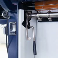 Raschel-Jacquard-Kragenstrickmaschine mit Nähkamm und Doppelkarren