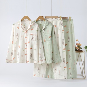 <span class=keywords><strong>Pigiama</strong></span> da Donna Personalizzato all'Ingrosso Primavera Autunno con Stampa Floreale a Cartoni Animati, Colletto Reversibile e Realizzato in <span class=keywords><strong>Cotone</strong></span> - Product Image 1