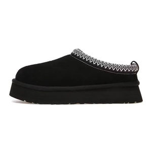 Chaussures de luxe de haute qualité en gros, chaussures de neige chaudes pour hommes, bottes en cuir confortables pour femmes, bottes à semelle épaisse de créateur - Product Image 4