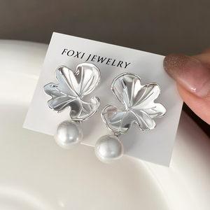 Fashion Stud Earrings Jewelry Wholesale Gold Plated Trendy <b>Leaf</b> Flower Pearl Earrings for Women - Product Image 2