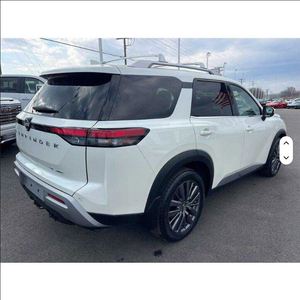 Nissan <span class=keywords><strong>Pathfinder</strong></span> SUV d'occasion, modèle 2024, en excellent état - Product Image 2