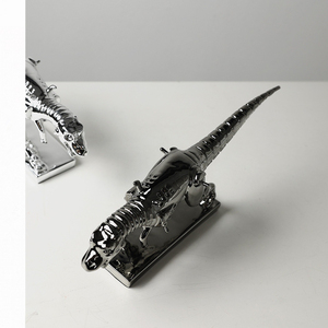 Escultura de estatuilla de Tiranosaurio <span class=keywords><strong>T</strong></span> <span class=keywords><strong>Rex</strong></span> de oro y plata metálica galvanizada color resina personalizada - Product Image 4