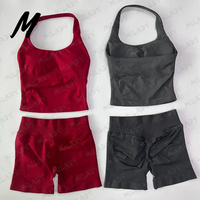 Set Pakaian Yoga Seamless Logo Kustom HIGH WAIST Pakaian Olahraga Wanita Atasan Halter Crop Top dan Celana Pendek Dua Potong Dengan Bantalan Dada
