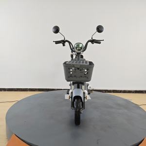 Scooter électrique à deux roues avec dossier confortable, panier avant et assistance au pédalage - Product Image 3