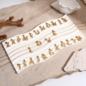 Bán Buôn Châu Âu Mỹ Các Cặp <span class=keywords><strong>V</strong></span>ợ Chồng <span class=keywords><strong>T</strong></span>ố<span class=keywords><strong>t</strong></span> Nhấ<span class=keywords><strong>t</strong></span> Bạn Bè Thư Trang Sức <span class=keywords><strong>V</strong></span>òng Cổ Mạ <span class=keywords><strong>V</strong></span>àng Bảng Chữ Cái <span class=keywords><strong>V</strong></span>òng Cổ Cho Cô Gái - Product Image 2