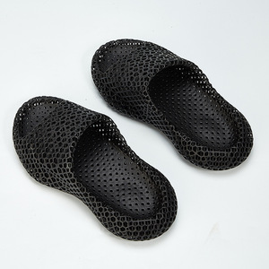 Pantuflas de interior de gamuza sintética de color sólido con hebilla y punta abierta, pantuflas de exterior para hombre con tecnología de impresión 3D - Product Image 2