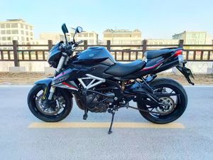 Moto Benelli TNT <span class=keywords><strong>600</strong></span> 600cc à Moteur Quatre Cylindres en Ligne, Moteur Durable et Coût d'Entretien Réduit - Product Image 3