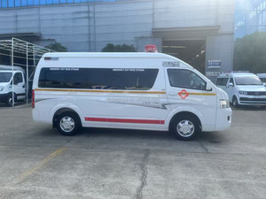 Nouvelle ambulance de transfert de patients à toit surélevé, conduite à droite, essence, transmission manuelle, pour cliniques et maisons de retraite - Product Image 4