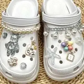 Venta al por mayor de PVC personalizado superventas fruta de dibujos animados 2024 zuecos zapatos de cocodrilo encantadores zapatos deportivos encanto decorativo