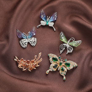 Broche de Mariposa con Pedrería, Estilo Europeo, Aleación de Zinc, Accesorio de Joyería para Mujer, Corsage para Fiesta - Product Image 1