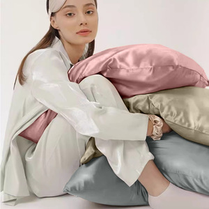 <span class=keywords><strong>Taie</strong></span> <span class=keywords><strong>d</strong></span>'<span class=keywords><strong>oreiller</strong></span> en satin de soie de luxe avec logo personnalisé pour les soins des cheveux et de la peau, housse de coussin rafraîchissante douce avec fermeture à rabat pour femmes et hommes - Product Image 3
