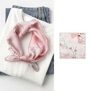 Pañuelo de Seda para Mujer, 12 mm, Diseño con Estampado de Flores y Letras, 53*53 cm, Cuadrado - Product Image 3