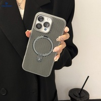 Coque de téléphone en fibre de carbone personnalisée de luxe avec support magnétique pour iPhone 18 17 16 15 Pro Max 14 13 Plus 12 11 – Vente en gros