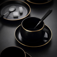 Ensemble tasse et soucoupe à café en porcelaine moderne isolée et écologique de 250 ml, finition or mat, pour la maison, le café et le thé de l'après-midi (vente en gros)