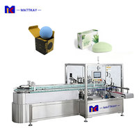 Machine d'emballage verticale entièrement automatique à grande vitesse conforme aux normes GMP pour boîtes de carton, machine d'emballage de boules de bain et de savon pour petites entreprises