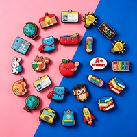 Décorations de chaussures en PVC mignonnes pour la rentrée scolaire, accessoires DIY en vrac, breloques pour chaussures « A+ Élève » pour enfants et adolescents, idéales pour les fêtes