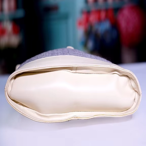 Bolso de hombro de lona y cuero de diseñador para mujer, bolso duradero al por mayor con botón a presión clásico y correa de gancho - Product Image 4