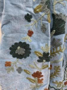 Abrigo corto bordado indio de terciopelo Suzani Chaqueta corta bordada Suzani Bomber Chaqueta de mujer para mujer - Product Image 2