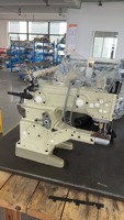 Machine à coudre interlock automatique 2/3 aiguilles 5 fils, commande informatisée, état neuf, dotée d'un composant moteur central