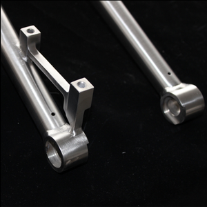 Garfo Dianteiro NH NH-FK2 em Liga de Titânio 700C para Bicicletas de Estrada e Montanha com Freio a Disco e Eixo Passante, Cinza Titânio - Product Image 4