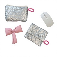 Pochette de maquillage portable en PU à motif diamant, avec cœur argenté, pour influenceurs et blogueuses, idéale pour le rangement domestique et l'hygiène