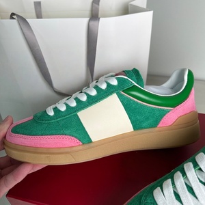 Zapatos casuales de lujo para hombre, con remaches de diseñador, de malla transpirable, estilo skate, de caña baja, zapatillas deportivas robustas - Product Image 1