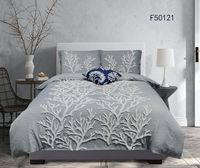 Parure de lit brodée florale botanique vintage, base grise avec broderie en relief de feuilles et fleurs