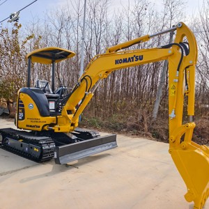 Mini-excavatrice sur chenilles Komatsu PC35 du Japon, 3,5 tonnes, modèle 2023 d'occasion avec moteur et boîte de vitesses - Product Image 4